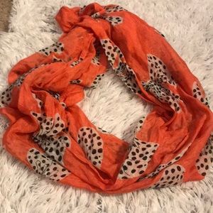 Pink flower patterned scarf 💗🌸